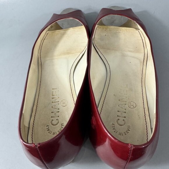 100% Authentic CHANEL Red Patent Mirrored Peep Toe Flats, Size 40 - Picture 6 of 14